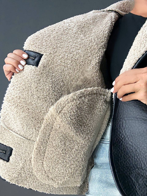 Дублянка жіноча Aftf Basic 242 з бежевим хутром на ґудзиках чорна, чорний, L Київ - фото 6