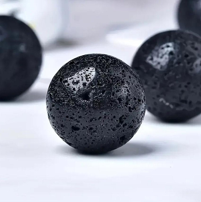 Куля з натурального вулканічного каменю 4 см | Чорна сфера з кристалу для декору та медитацій Київ - фото 4