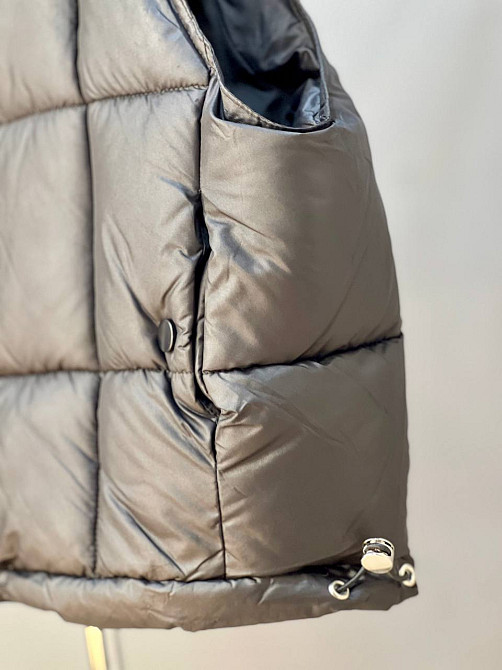 Жилетка жіноча Lady Yep 9039 стьобана коротка вставка з екошкіри на спині чорна, чорний, 42 Київ - фото 4