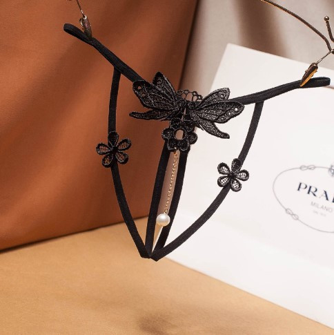 Трусики з розрізом, квіточками, метеликами чорні - розмір універсальний (на резинці), 15% нейлон, 85% поліестер Київ - фото 1