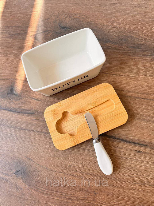 Маслянка керамічна з дерев'яною кришкою й ножем "Butter" 16*10*8 см Київ - фото 4