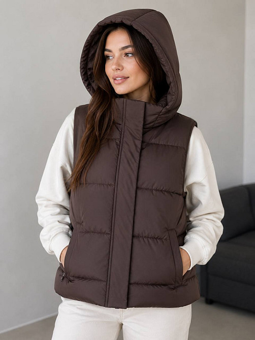 Жилетка женская Lady Yep 7015-2 с капюшоном средняя длина коричневая, коричневый, 46 Киев - изображение 1