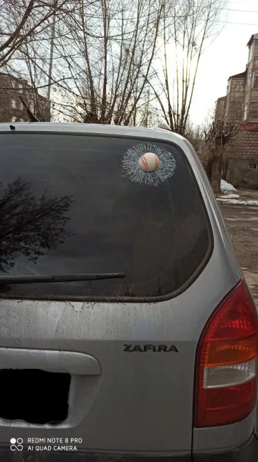 Наклейка на авто Мячик в окне наклейка розыгрыш Киев - изображение 2