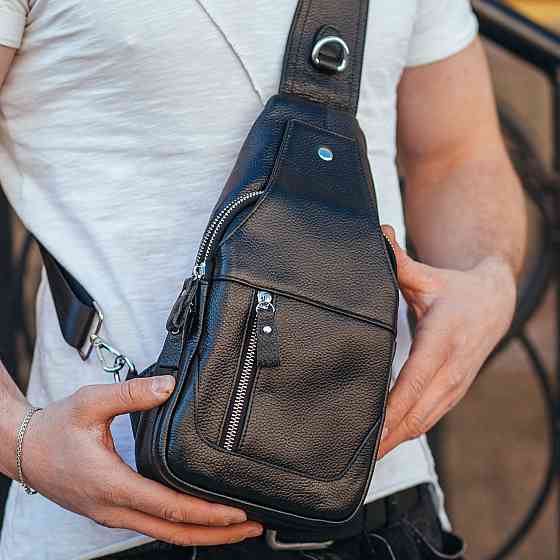 Чорний шкіряний чоловічий слінг на одне плече TIDING BAG Київ