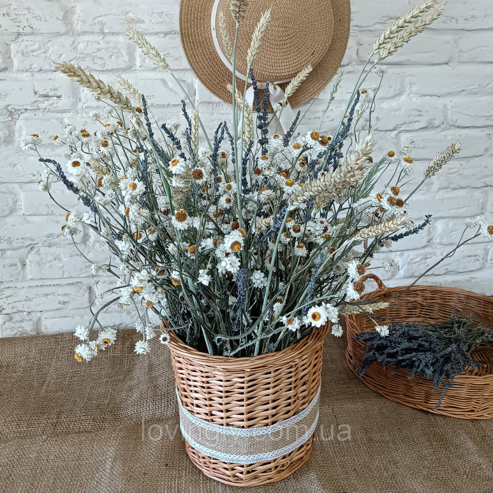 Интерьерный букет из сухоцветов в плетеной корзине h 60 cм 