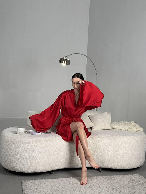 Женский короткий халат на запах с широким рукавом из шелка армани Красный, 48/50 Одесса - изображение 7