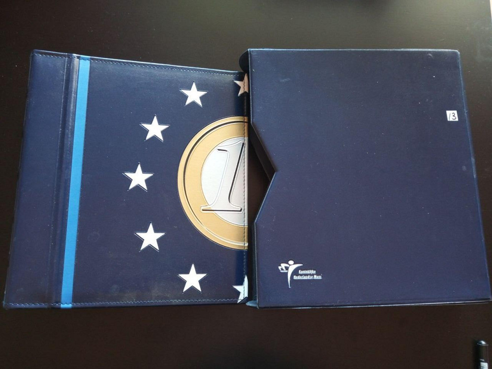 Альбом для банкнот у футлярі 12 аркушів (13) Б/У Полтава - фото 1