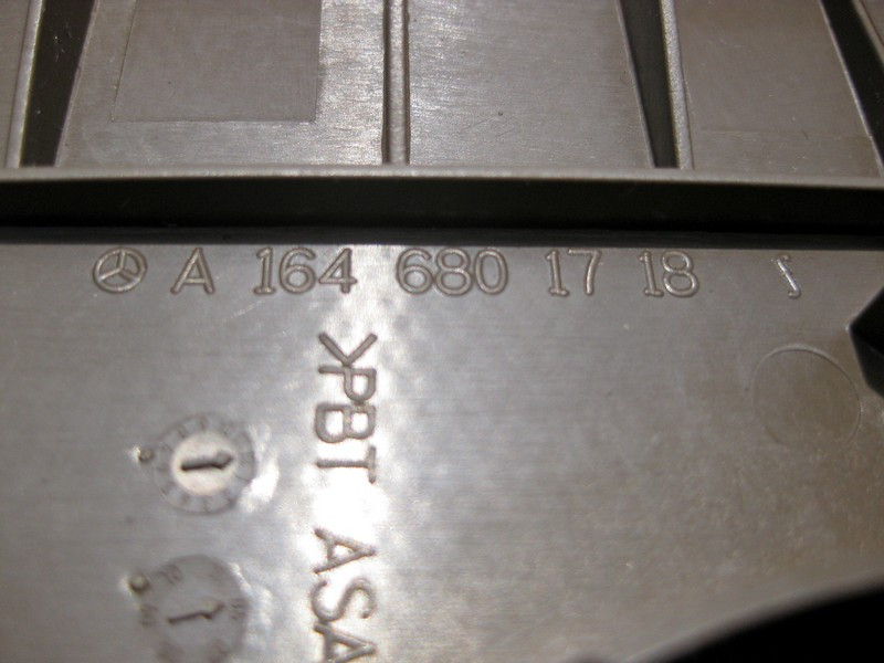 Mercedes-Benz  A1646800018 1460 Верхня сітка панелі приладів - торпеди під динамік темно бежева ML W164 GL X164 Одесса - изображение 3