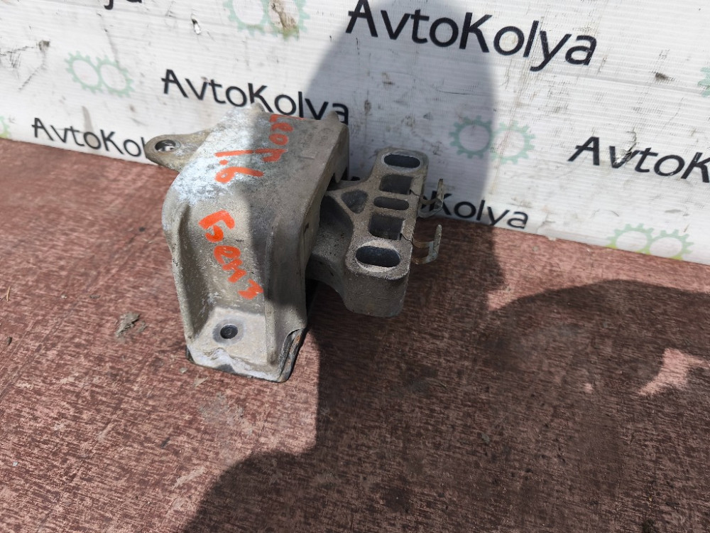 Подушка (опора) двигуна ліва Seat Leon 1.6 бензин 16V 1998-2005 (1J0199555) Ковель - фото 2