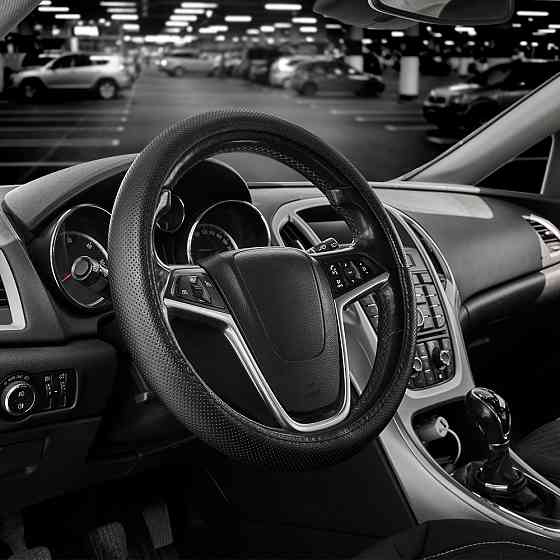 Чехол на руль Carlife 37-39см, экокожа, черный, один шов, перфорированный SW141M Львов