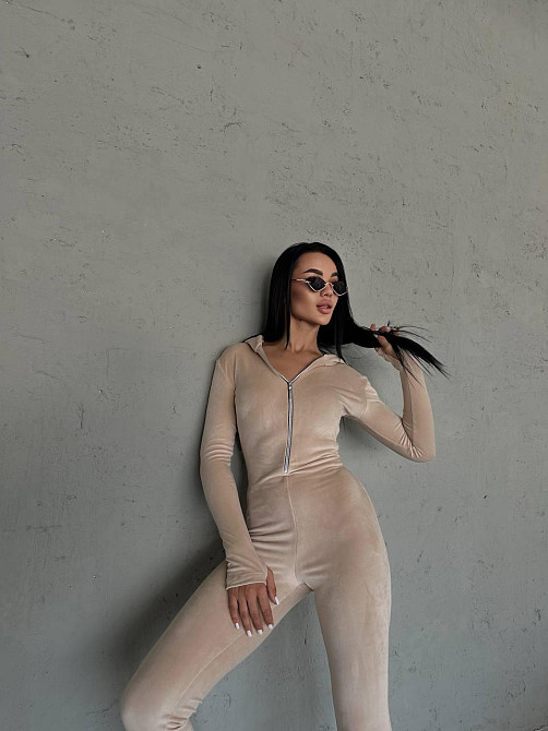 Женский облегающий комбинезон с вышивкой и камушками на спинке турецкий велюр Одесса - изображение 5