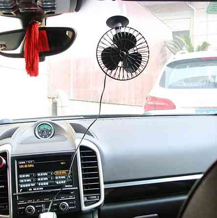 Автомобільний вентилятор від прикурювача на присосці Mini Lufter FY-803 Київ