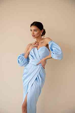 Женское роскошное вечернее платье со шлейфом и съемными рукавами из королевского атласа Голубой, S Одесса