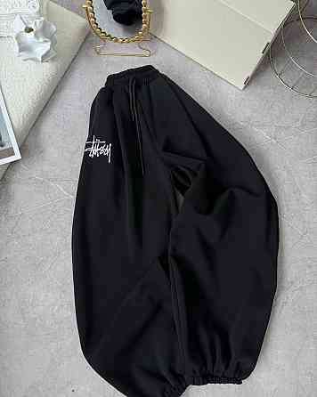 Женские объемные теплые оверсайз брюки трехнить на флисе с вышивкой Черный Одесса