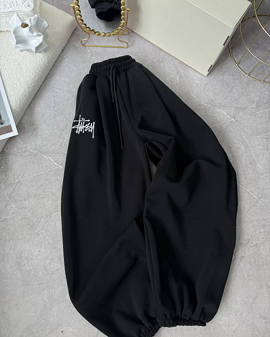 Жіночі об'ємні теплі оверсайз штани тринитка на флісі з вишивкою Чорний Одеса - фото 3