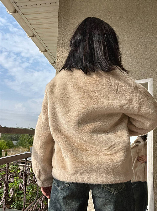 Шуба жіноча A-N 6627 коротка штучне хутро накладені кишені кнопки на резинці, бежевий, one size Київ - фото 13