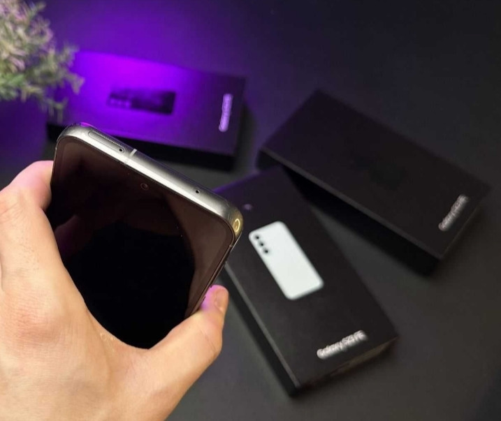 Смартфон: NEW Samsung Galaxy S23 FE 8/256Gb Graphite Київ - фото 8