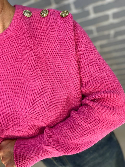 Свитер женский MIX RAY 6733 золотые пуговицы на плечах укороченный свободный, малиновий, one size Киев - изображение 6