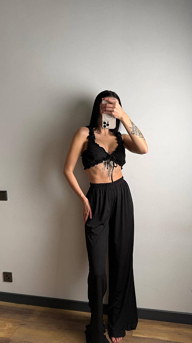 Жіноча піжама-двійка: топ і штани з романтичними рюшами рубчик Чорний Одеса - фото 5