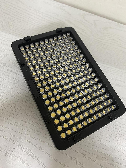 Б/В Накамерне світло Neewer PT-176S LED176 11 Вт, 3200–5600K, CRI 95+, 1320 лм, акумуляторне LED світло для фото та відео Київ - фото 2