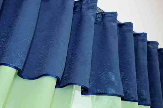 Кухонные шторы VR-Textil № 073к с ламбрекеном и подхватами салатовый с синим 270х170 см (52-0271) Киев