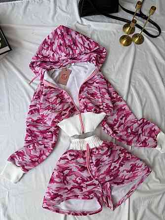 Женский принтованный костюм двойка: укороченная кофта и шорты в милитари стиле петля + рибана Одесса