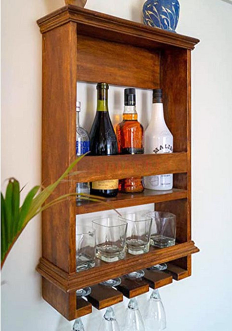 Настенная винная полка 