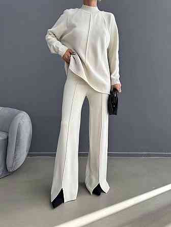 Женский базовый теплый брючный костюм двойка: свитер и штаны машинная вязка Молочный Одесса