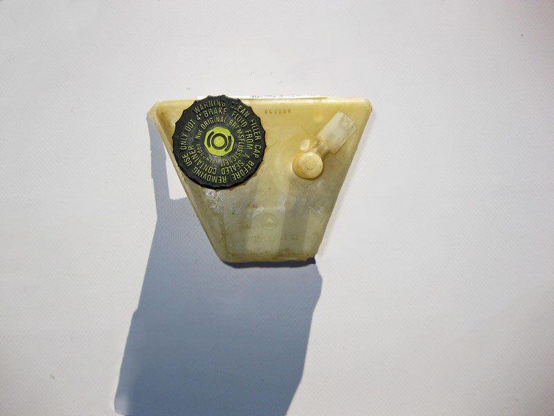 Mercedes-Benz  A2034300002 Бачок гальмівної рідини C-Class W203 CLC Sportcoupe C203 CLK C209 SL R230 SLK R170 R171 Одесса - изображение 1