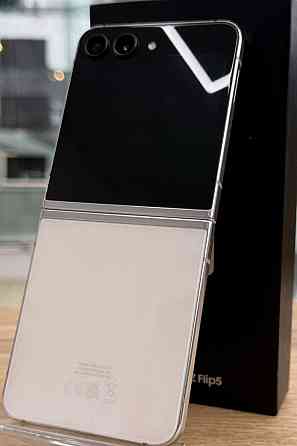 Смартфон Samsung Flip 5 256Gb. Cream. Киев