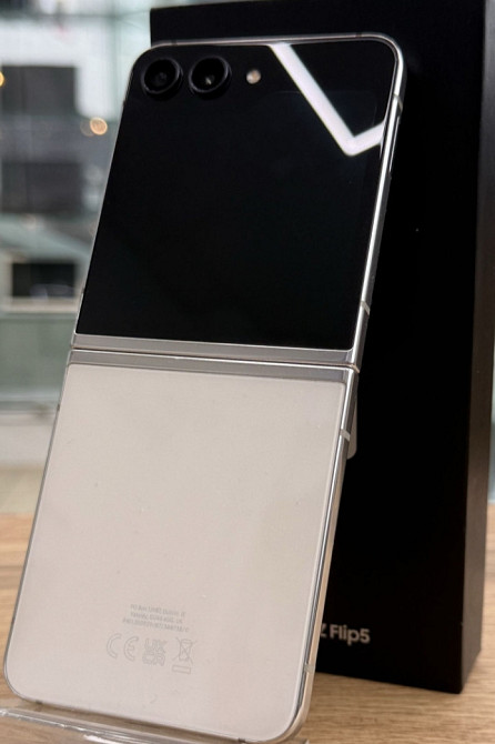 Смартфон Samsung Flip 5 256Gb. Cream. Киев - изображение 2