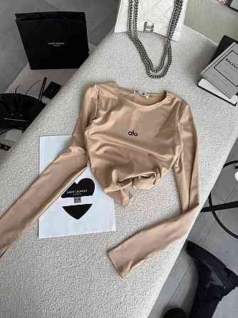 Стильний жіночий базовий лонгслів із написом і вирізом під пальчик мікродайвінг беж Одеса