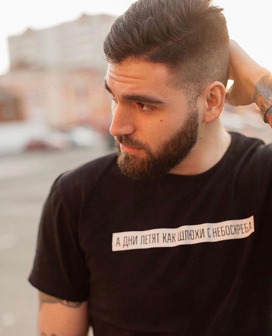 Футболка мужская черная с принтом (а дни летят ка шл*хи с небоскреба  ) Черновцы - изображение 1