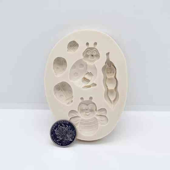 Молд силіконовий Сонечка бджола 98 на 72 мм сірий Київ