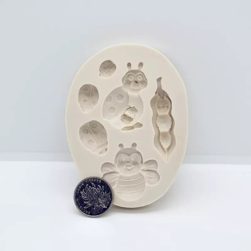 Молд силиконовый Божьи коровки пчела 98 на 72 мм серый Киев - изображение 4