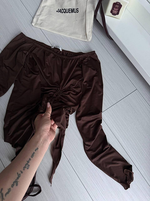 Женский базовый асимметричный лонгслив с открытыми плечами микромасло Одесса - изображение 9