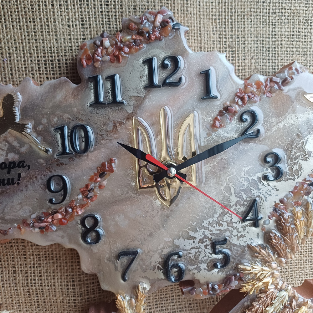 Годинник настінний 50 х 32 см з епоксидної смоли ручної роботи "Карта України" Дніпро - фото 7