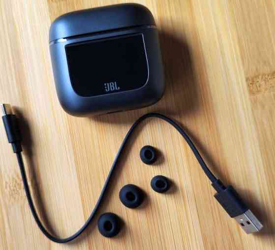 Беспроводные наушники JBL Tour Pro 2 ANC+ENC активный сенсорный экран. Киев