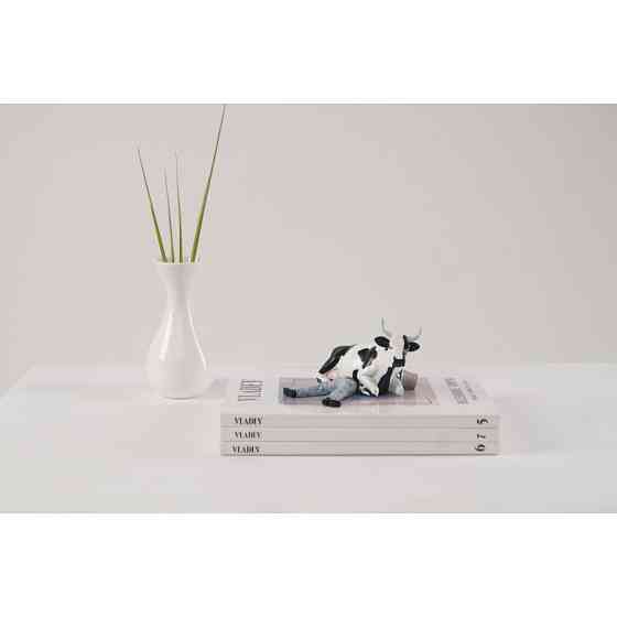 Статуэтка коллекционная Корова Sitting on Mant (Size М) полирезин Киев