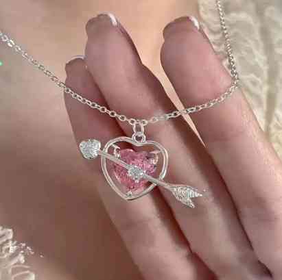 Кулон нарядный для девушки Сердце со стрелой Киев