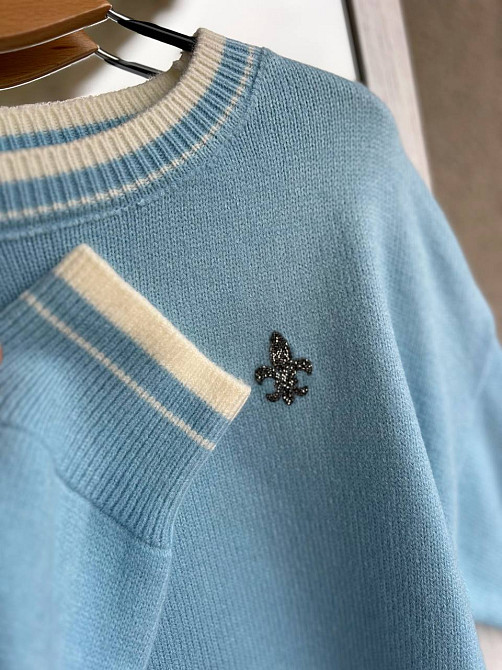 Светр жіночий A-N 6101 широкий оверсайз прикраса вензель попереду з камінням, блакитний, one size Київ - фото 11