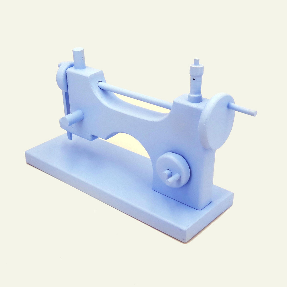 Игрушечная швейная машинка 