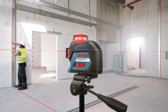 Профессиональный линейный лазерный нивелир Bosch Professional GLL 3-80 в кейсе с мишенью и чехлом Киев