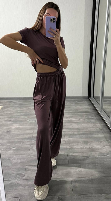 Жіночий прогулянковий оверсайз костюм-двійка: футболка та штани віскоза Шоколад Одеса - фото 5