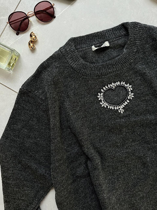 Женский свитер универсального размера с вырезом в виде сердца машинная вязка Антрацит Одесса - изображение 3