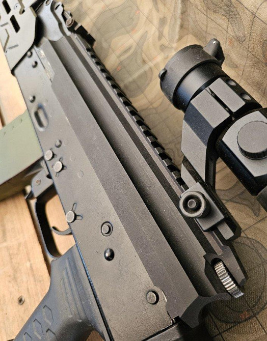 Крышка ствольной коробки с планкой пикатини для АК-74, АКС, АКМ, ЖПК с регулировкой устранения люфта. 