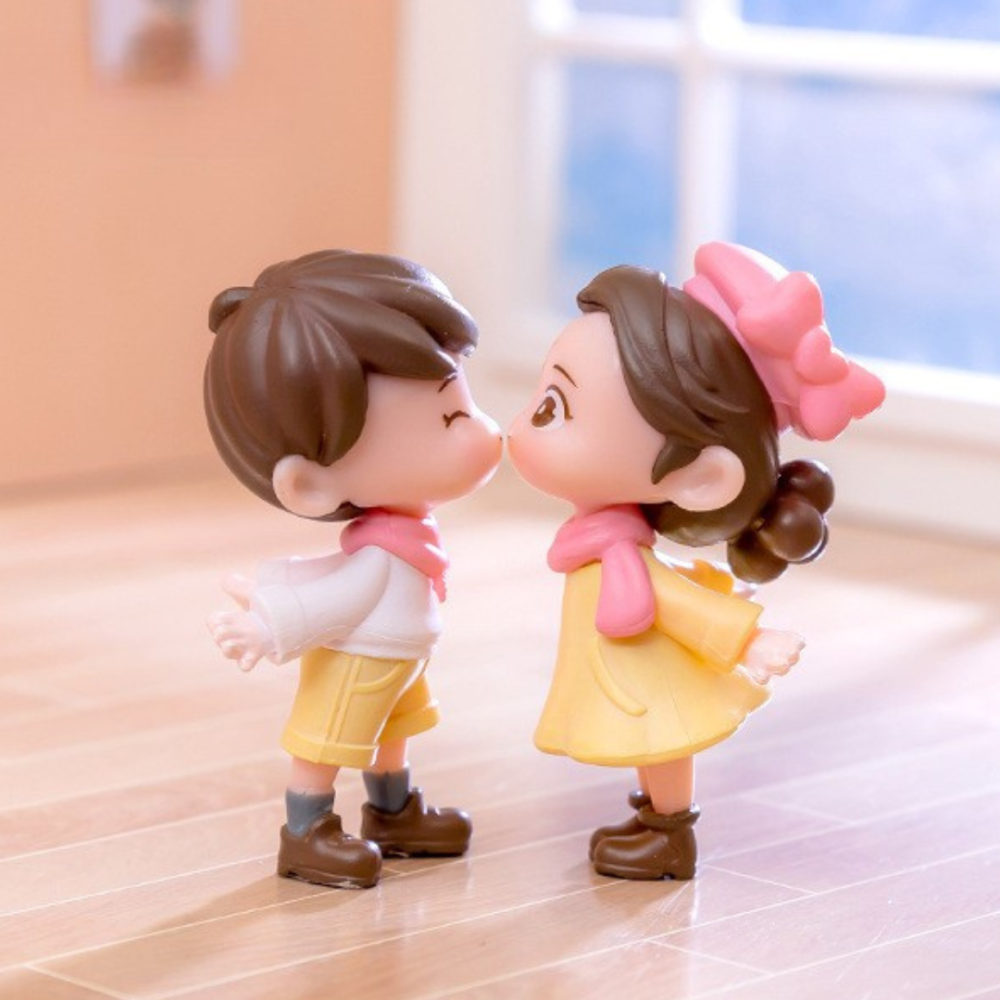 Миниатюрные фигурки детей 2 шт 5.8 х 2.9 см первое свидание Одесса - изображение 1