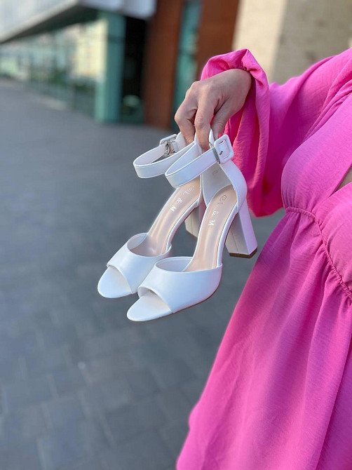 L&M Білі босоніжки літні жіночі на підборах еко-шкіра L&M F52-3 р. 38-40 / Стильне жіноче взутт Коломия - фото 9