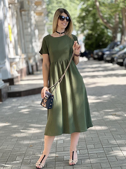 Летнее платье миди свободного кроя 