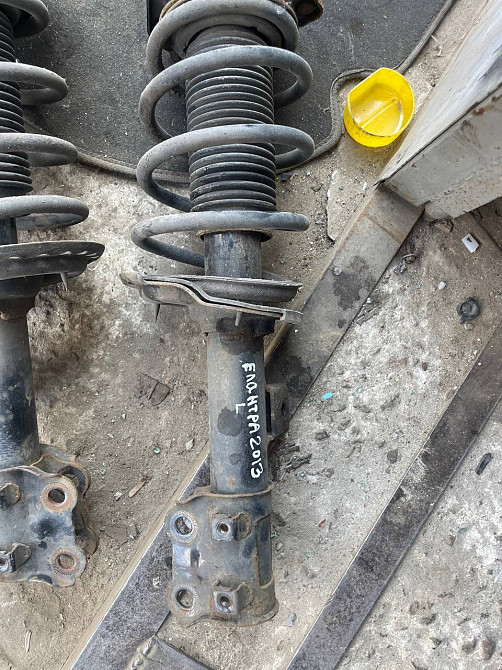 Передня ліва стійка в зборі для Hyundai Elantra 2011-2015 року Київ - фото 1